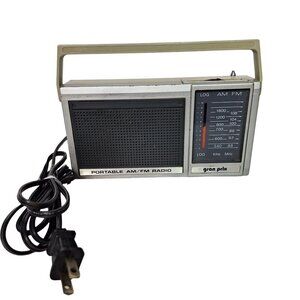 Vintage Gran Prix Portable AM/FM Radio 230 Tested Working